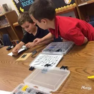 Bricks 4 Kidz - Bakersfield