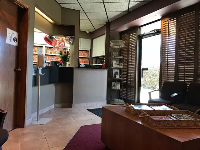 Jerry W Gassaway, DDS