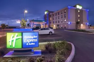 Holiday Inn Express Bakersfield Airport