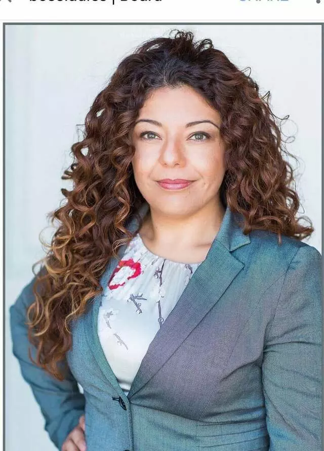 Edward Jones - Financial Advisor: Lourdes Arrubla , AAMS