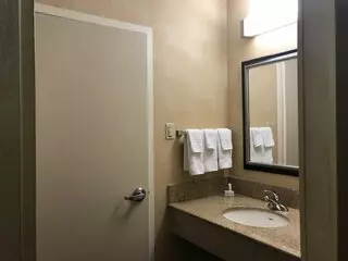 Courtyard by Marriott Bakersfield
