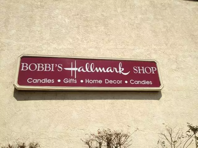 Bobbi&apos;s Hallmark Shop