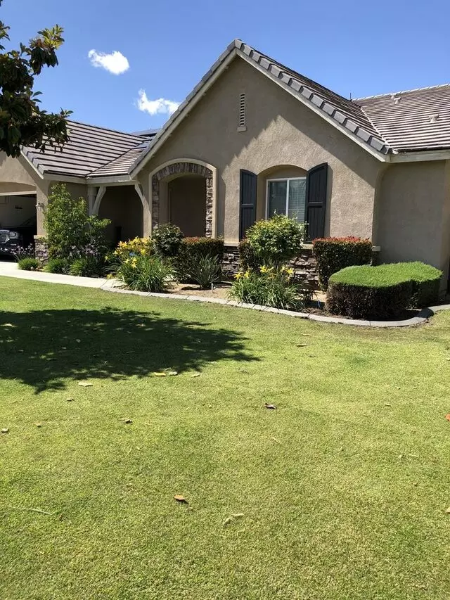 Kern Lawn Borders