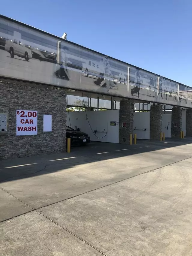 Squeekys Car Wash