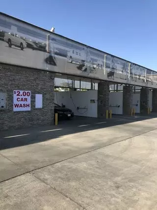 Squeekys Car Wash
