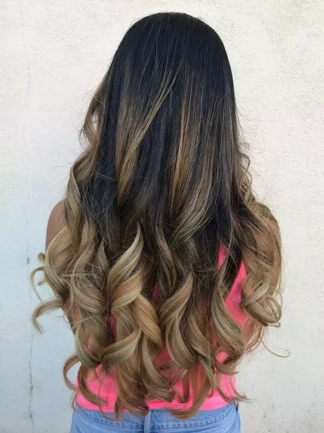 Italienne-Salon At the Oaks