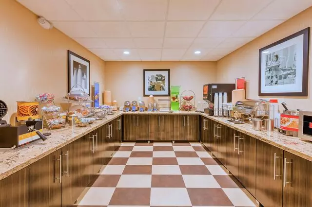 Hampton Inn Bakersfield-Central