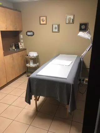 Queen B Lashes and Waxing