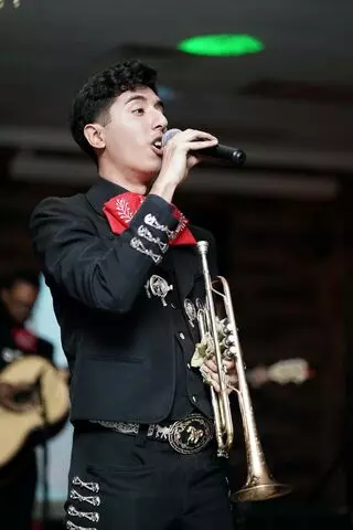 Mariachi Sol y Luna